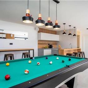 4-Bedroom Villa with heated pool and sea view, near Podstrana, sleeps 8